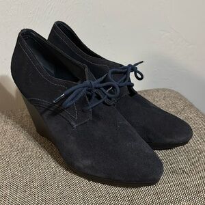 Jack Rogers blue suede ankle booties, size 9M.